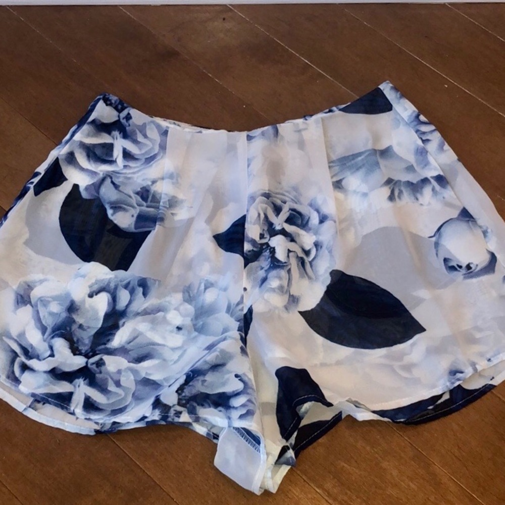 Blue floral shorts✨